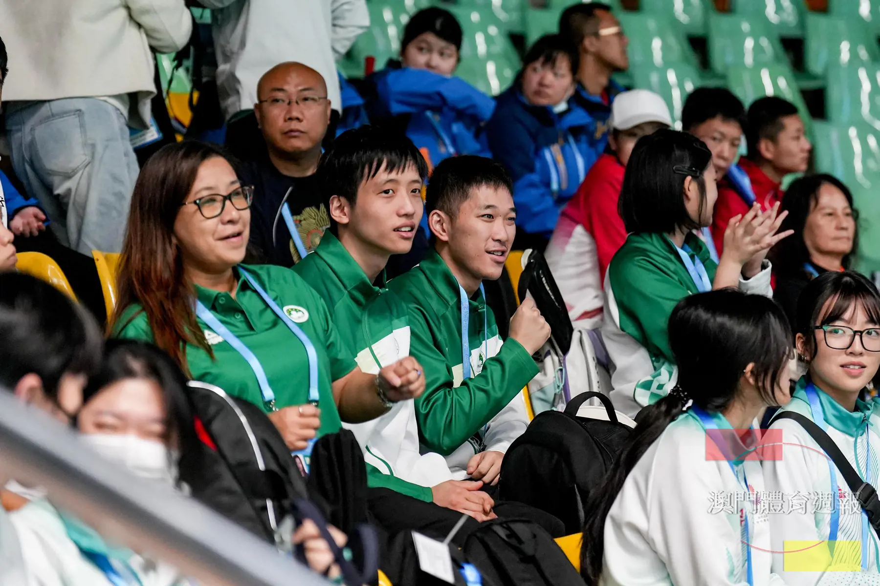 副2 澳門特奧隊在場邊為場上隊友打氣.jpg